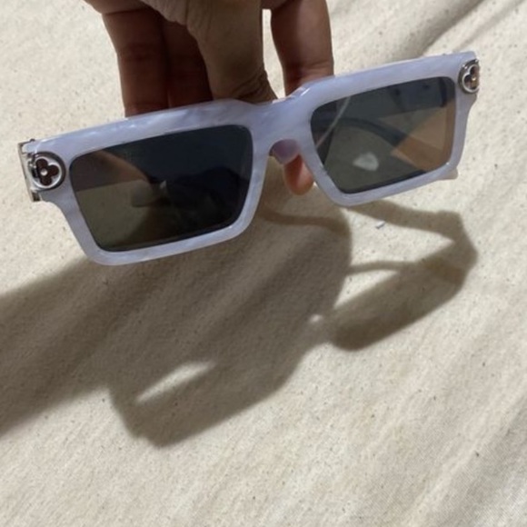 Pop smoke Louis Vuitton glasses - Picture 3 of 3